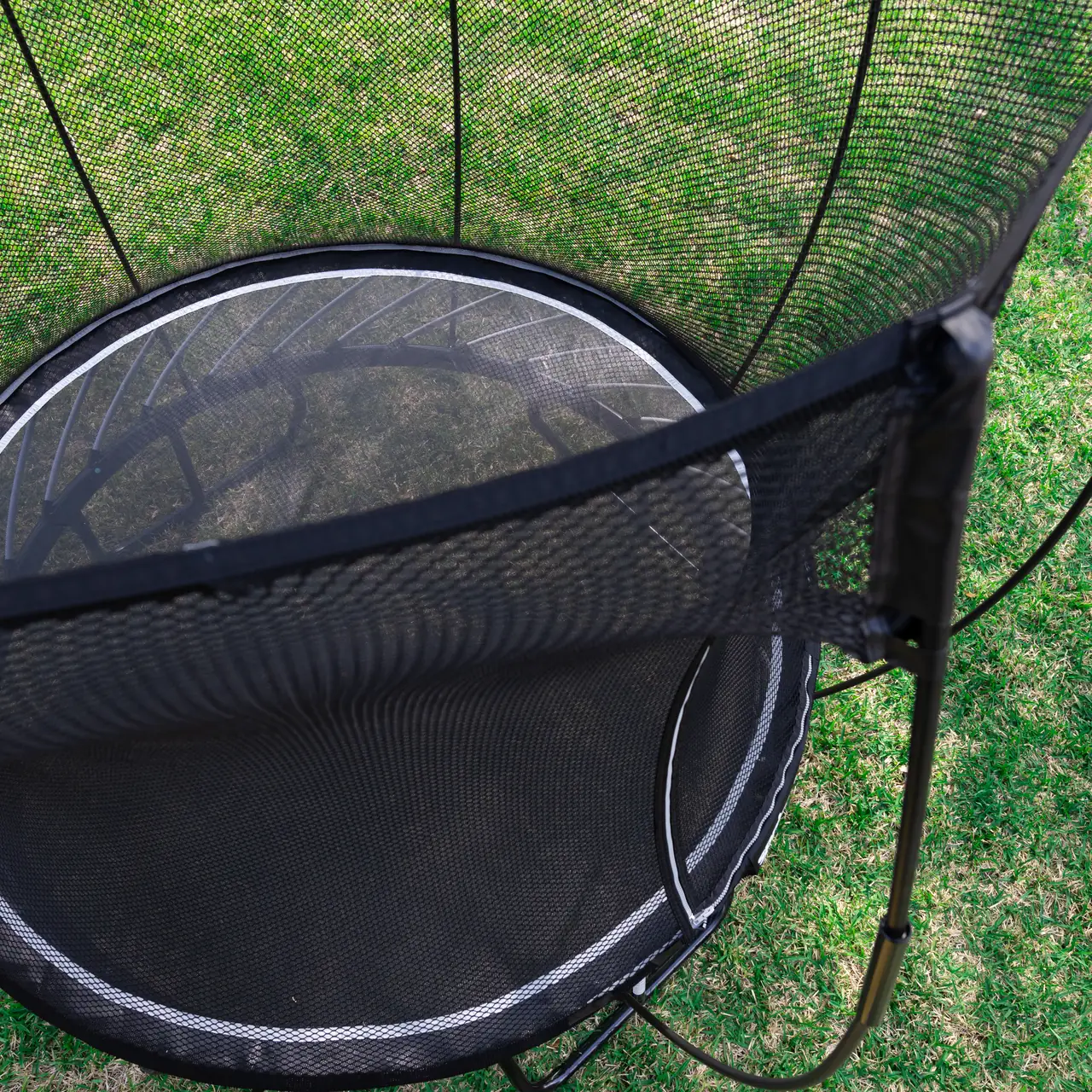 Detail skákací plochy trampolíny Springfree Mini Round R30